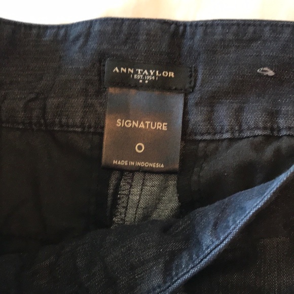 ANN TAYLOR Signature Fit Cuffed Denim Look Capris - Picture 2 of 7